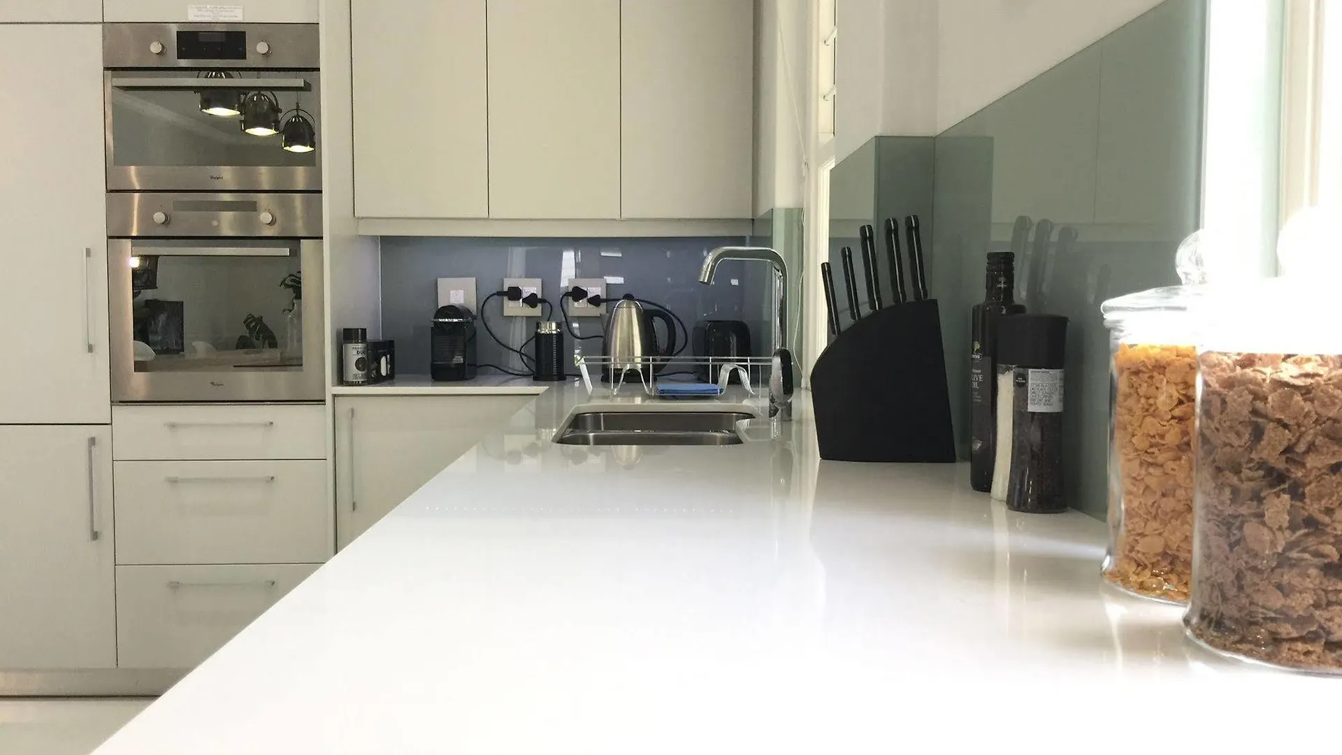 Villa Cricklewood Place - Luxury Holiday Homes Cape Town South Africa